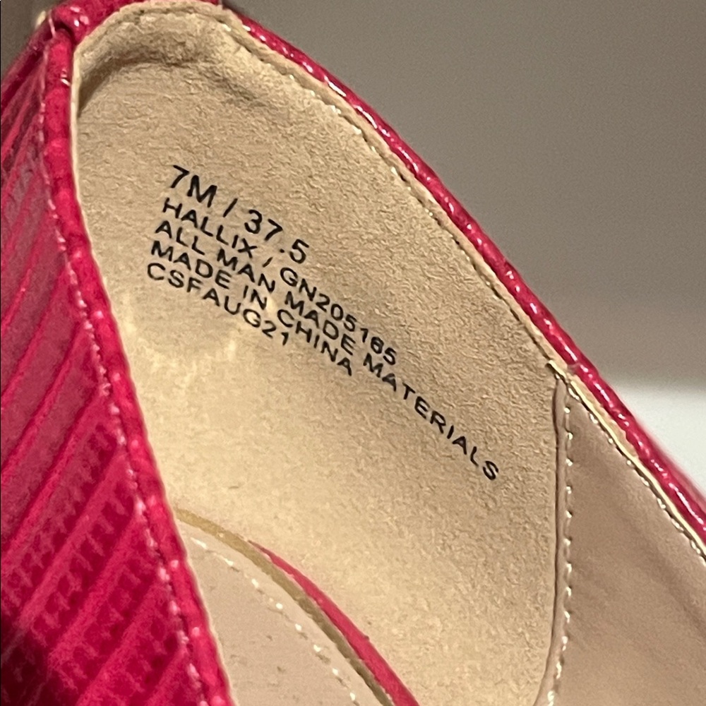 Bcbgeneration Hallix Pointed Toe Pump - image 6